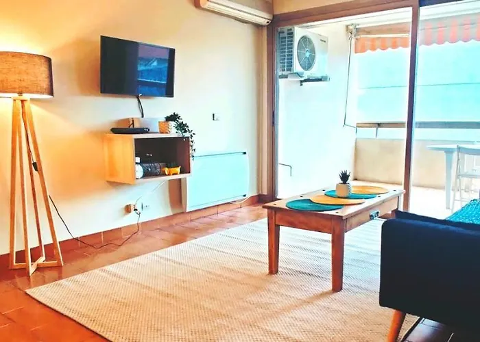 Grand Azur Avec Terrasse - Vieil Antibes